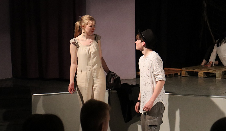 В Калуге юные москвичи показали спектакль про беспризорников 