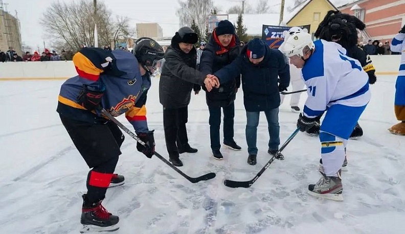 В Перемышле играют в хоккей силовики и госслужащие