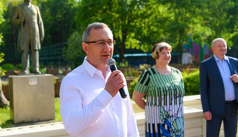 Владислав Шапша поздравил детей в лагере «Сокол» с началом каникул