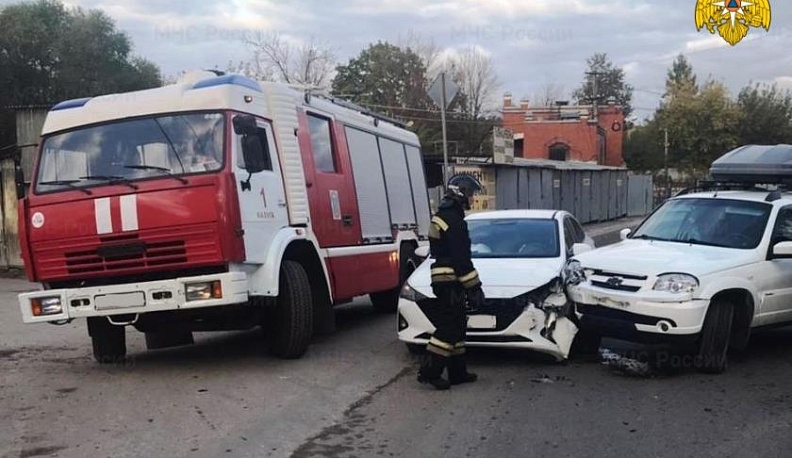В Калуге при столкновении "Шевроле" и "Хёнде" пострадала 26-летняя автомобилистка