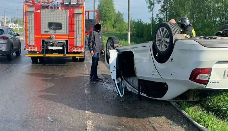 В Калуге перевернулась «Шкода Рапид»