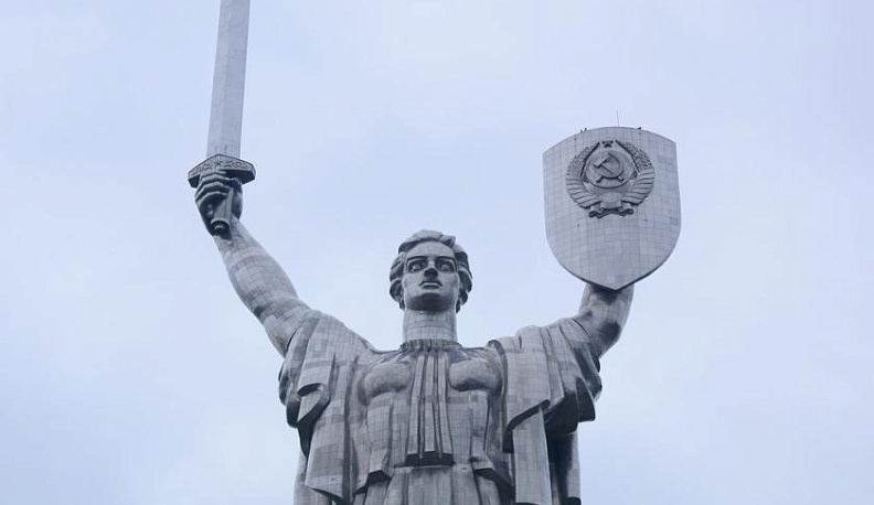 Советский  герб – страшное оружие