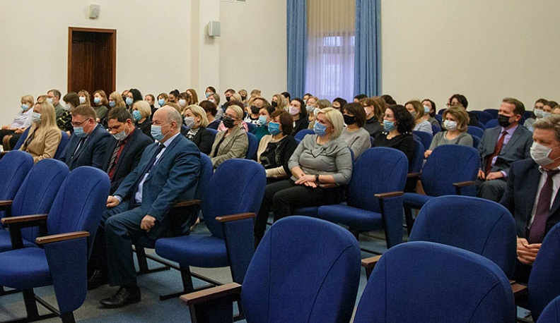 Анатолий Артамонов поздравил сотрудников Калужского областного суда с Днем юриста