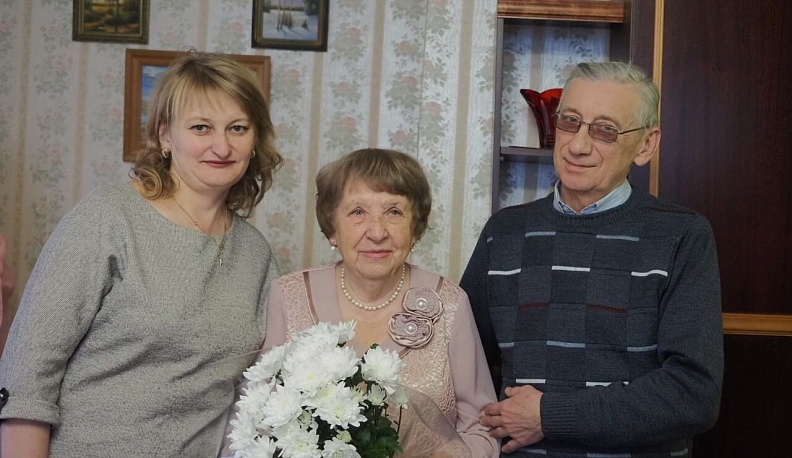 Калужанка, проработавшая фельдшером 50 лет, отметила юбилей