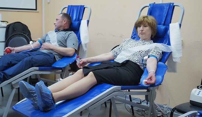 Более 8 литров крови сдали добровольцы на донорской акции в честь Дня космонавтики
