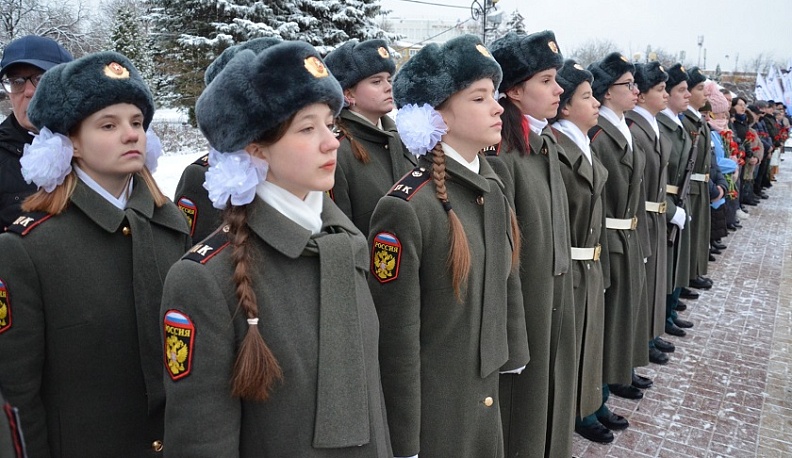 Участники всероссийской «Вахты Памяти-2023» возложили цветы к Вечному огню в Калуге