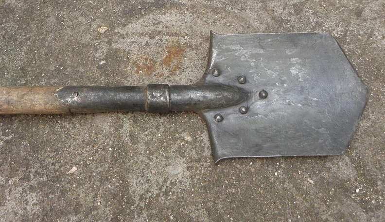 В Мещовске мужчина напал на спутника бывшей жены с ружьём и сапёрной лопатой