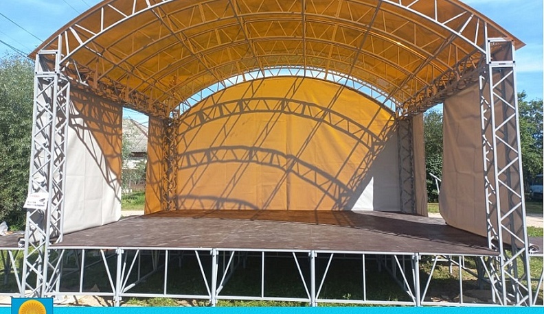 В деревне Аристово построили новую сцену благодаря местным инициативам