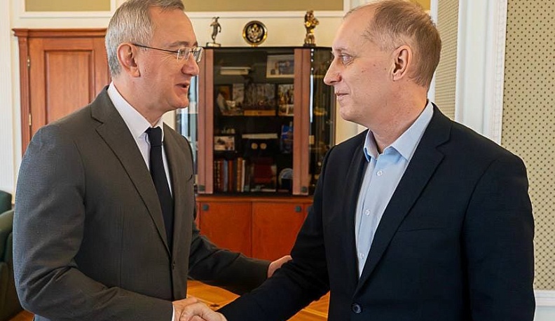 Владислав Шапша провёл встречу с руководителем регионального отделения Общероссийского народного фронта Дмитрием Афанасьевым