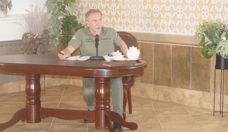 В Оптиной пустыни прошел круглый стол о ментальной войне Запада против России