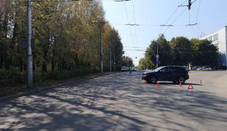 В Калуге сбили женщину, переходившую дорогу не по "зебре"