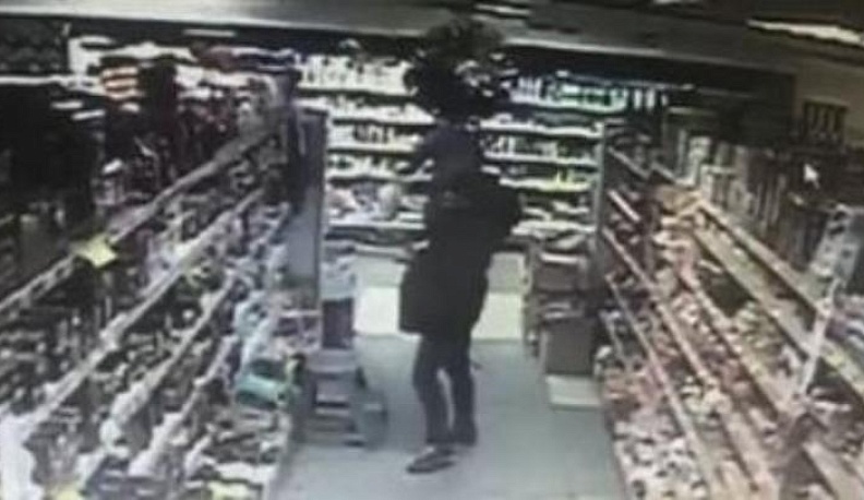 Молодая боровчанка дважды воровала продукты из магазина. Видео