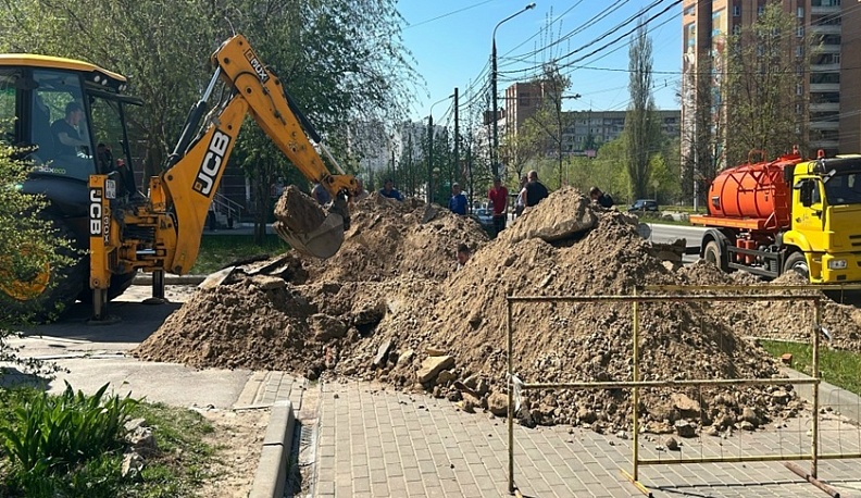 На Правом берегу в Калуге из-за аварии на теплотрассе отключили горячую воду в 70 домах