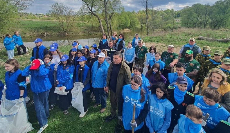 В Малоярославецком районе провели уборку территории вдоль реки Лужа