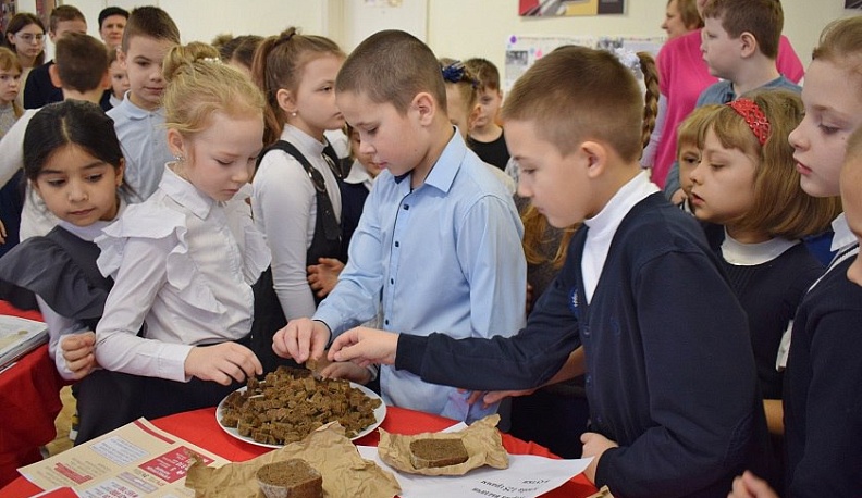 В Тарусе в память о жителях Ленинграда зажглись блокадные «светлячки»