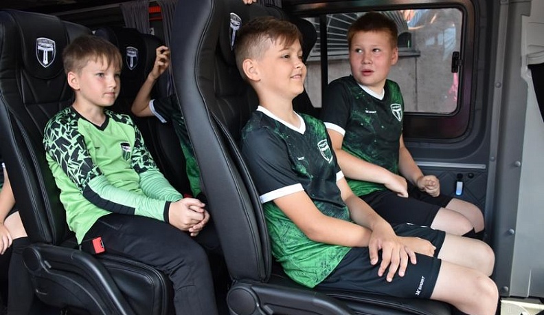 Юные торпедовцы Калуги получили автомобиль