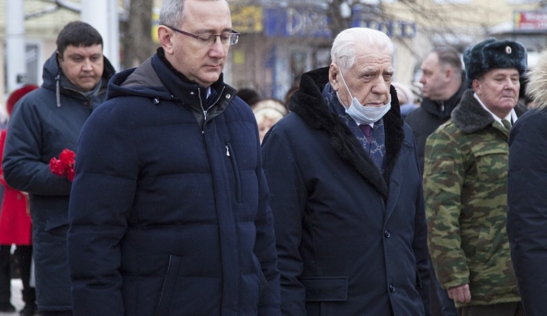 Владислав Шапша возложил цветы к Могиле Неизвестного солдата