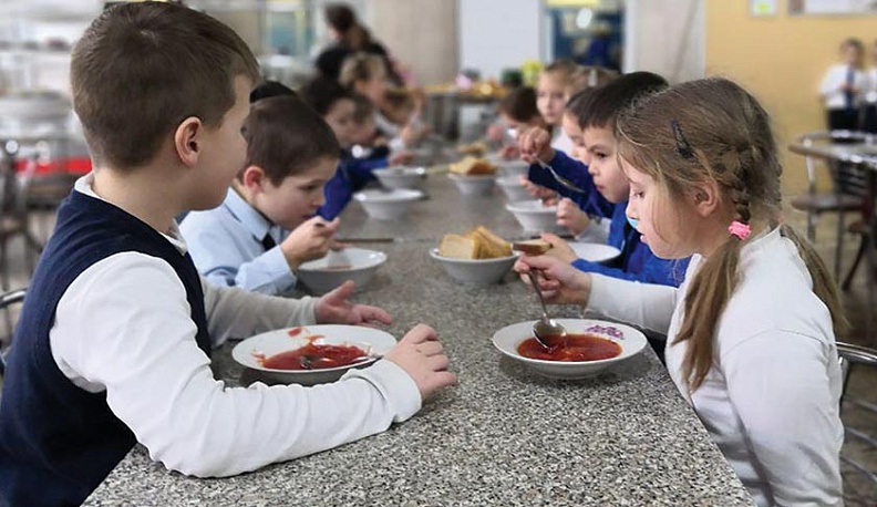 Калужан больше всего волнует тема горячего питания детей в школах