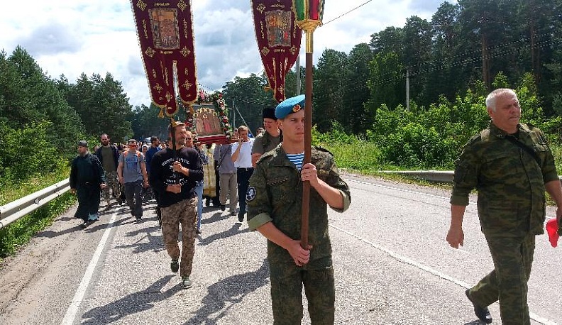 По Козельску верующие прошли крестным ходом