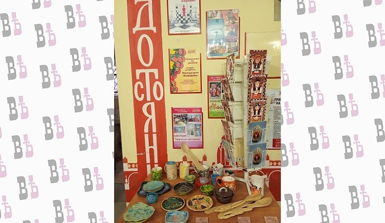 В Калуге подростки расписали глиняные изделия в поддержку участников СВО