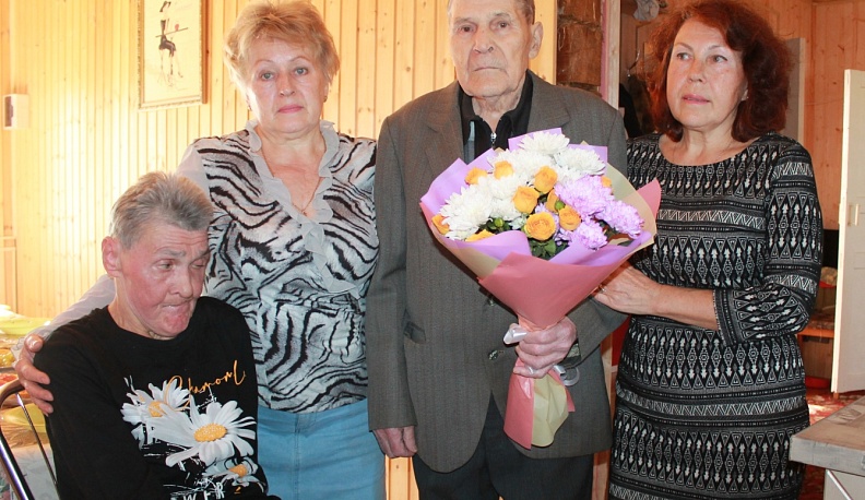 Бывшего малолетнего узника из Жиздринского района поздравили с юбилеем
