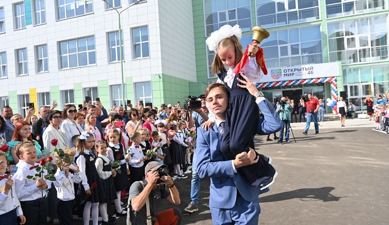 В Калуге на Кубяка открыли новую школу на 1300 мест