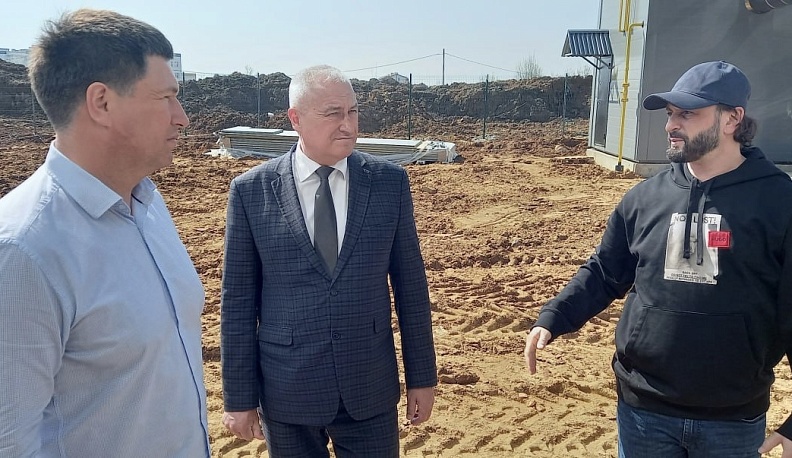 Глава администрации Балабанова связал открытие школы фигурного катания Ильи Авербуха с погодными условиями