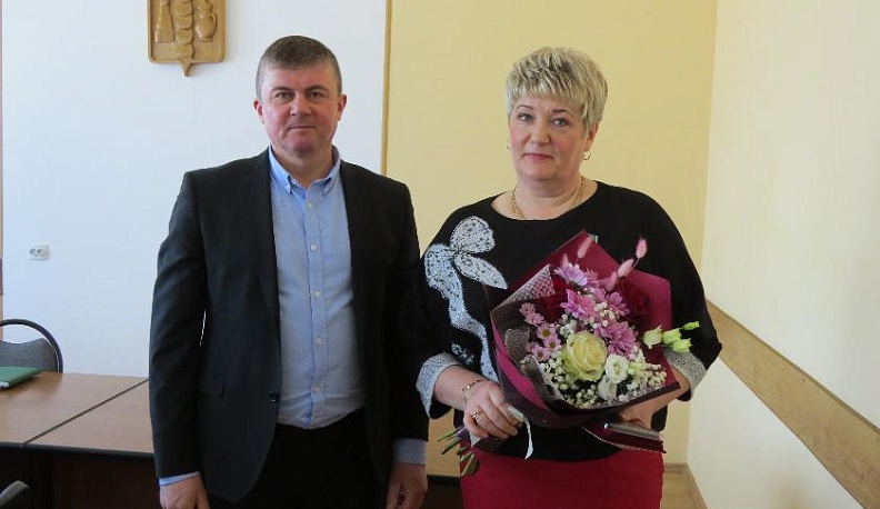 Кировскому фельдшеру вручили главную муниципальную награду