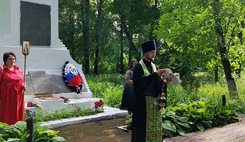В селе Авчурино отслужили литию по погибшим защитникам Отечества