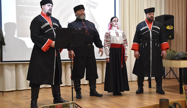 В Людинове представители четырёх поколений поговорили о защитниках Отечества