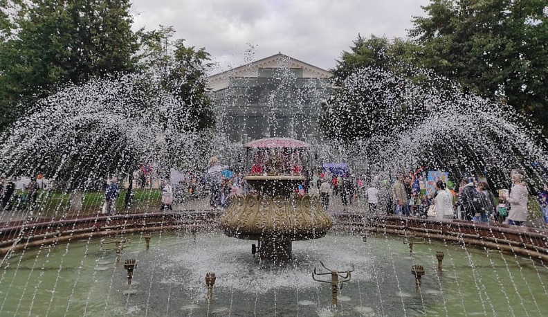 На Театральной площади в Калуге начался День города