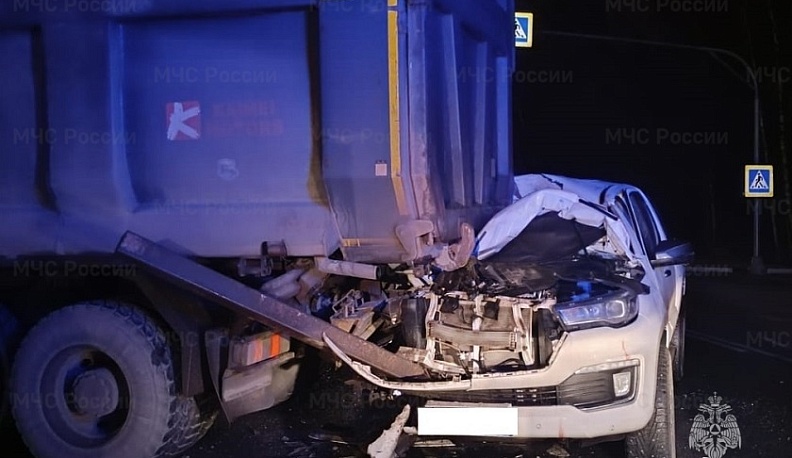 Большегруз и пикап столкнулись на трассе в Калужской области