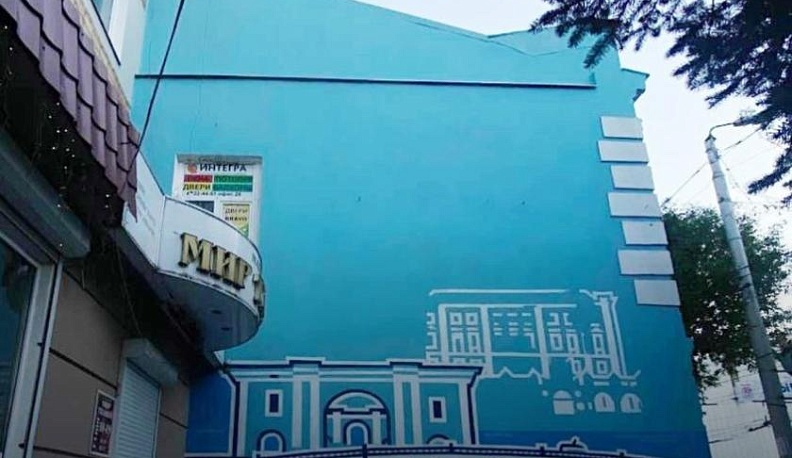 В Калуге на улице Ленина рисуют еще один юбилейный мурал