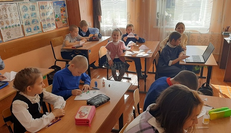 Ученики Жиздринского района отправили мобилизованным землякам «Добрые письма»