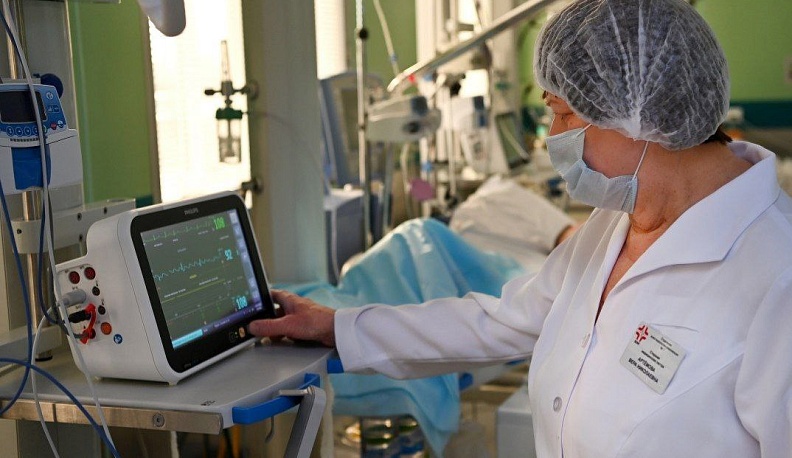 Владислав Шапша поздравил медсестер с профессиональным праздником