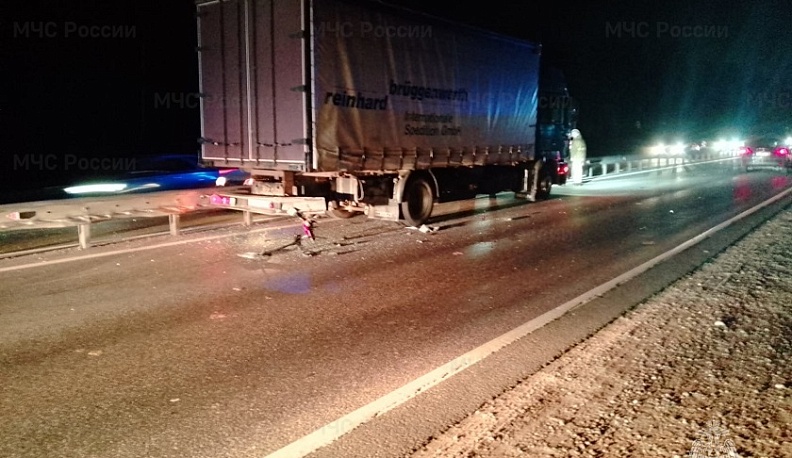 В Обнинске внедорожник столкнулся с большегрузом на Киевском шоссе