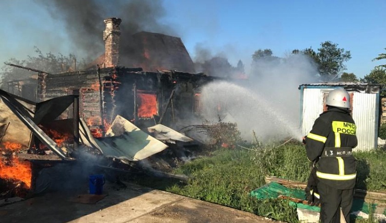 В тарусской деревне сгорел жилой дом