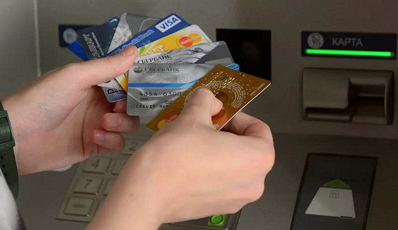 Калужане стали реже пользоваться наличкой