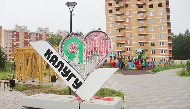 В калужском микрорайоне Северный вандалы разгромили детскую площадку  