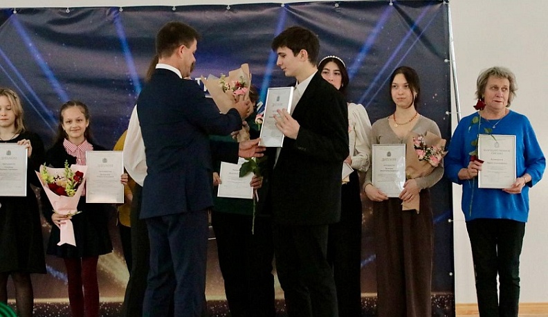 43 юных калужанина стали лауреатами конкурса именных стипендий правительства региона
