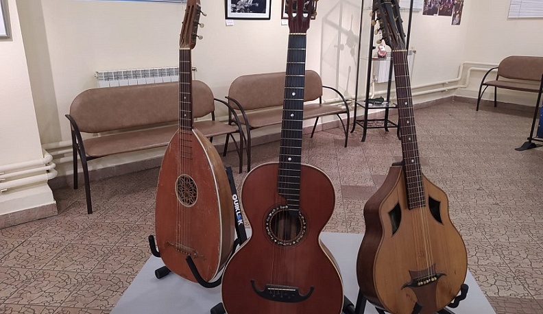 В Калужском Доме музыки открылась выставка, посвящённая «Миру гитары»