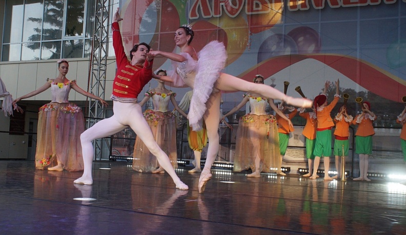 В Козельске на День города выступил Имперский русский балет