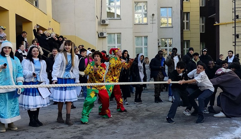 Студенты калужского вуза отметили Масленицу