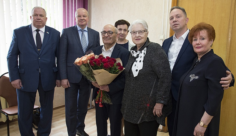 В день юбилея Виктора  Андреевича поздравили  коллеги и ученики.