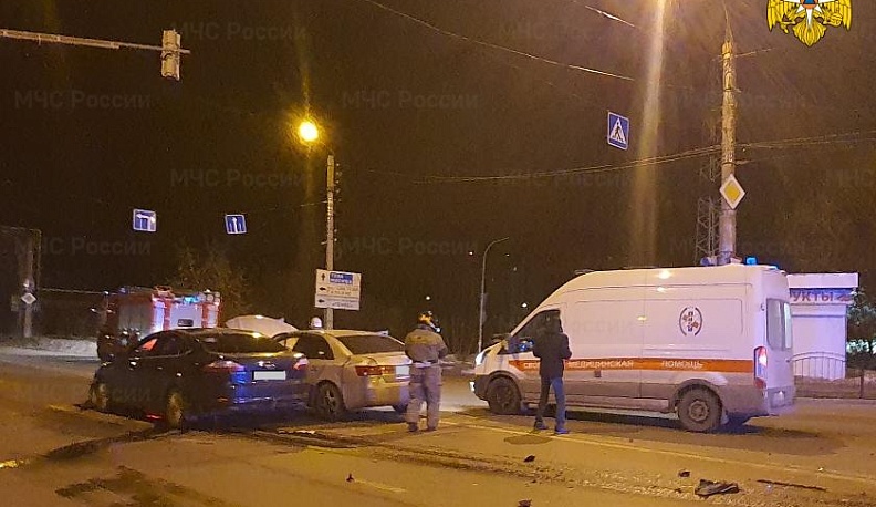 В Калуге один человек пострадал в ночном ДТП с «Фордом» и «Хендай»