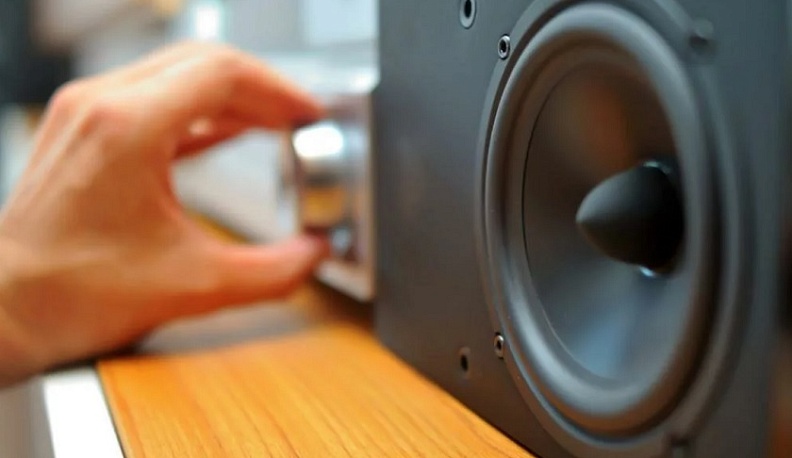 В Малоярославецком районе мужчина хотел послушать музыку и чуть не убил соседа