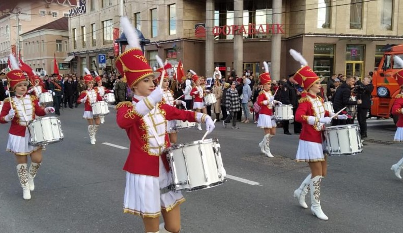 В шествии «Бессмертного полка» в Калуге участвовало почти 100 тысяч человек
