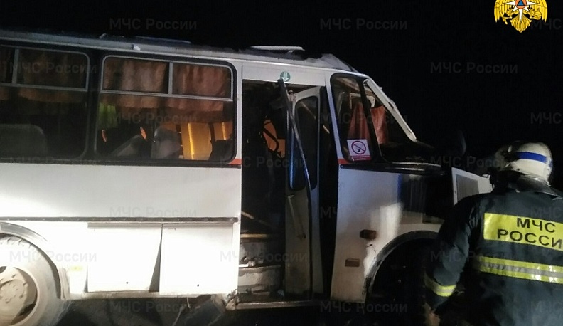 В аварии на встречке в Медынском районе погибли три человека и 10 пострадали