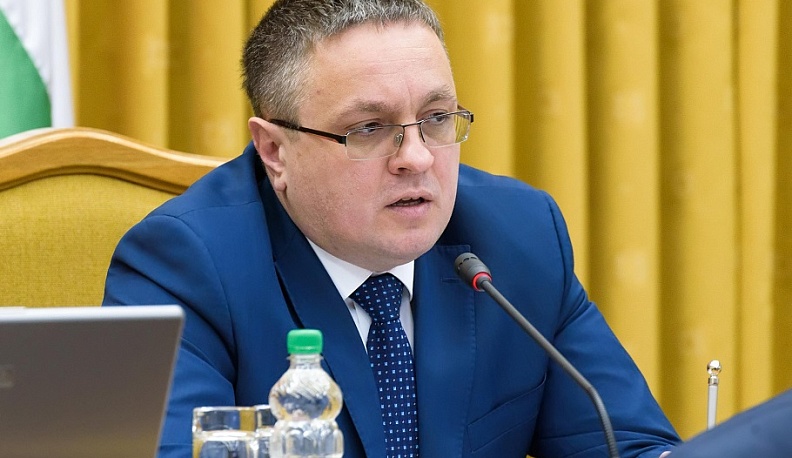 Дмитрий Денисов поздравил калужских выпускников с последним звонком 