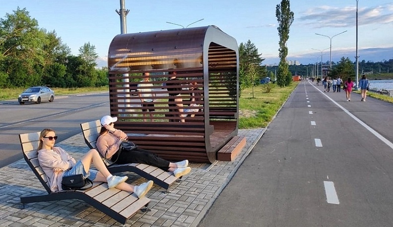 На набережной Яченки появились модные шезлонги